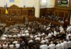 Ходять строєм в однакових футболках та мають говорити за шаблоном: політолог про команду президента