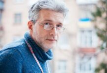 В Киеве в стиле 90-х напали на Андрея Куликова: ведущий рассказал о полученных травмах