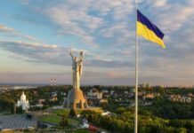 В Киеве ракета попала в жилой дом: разрушены несколько этажей. Фото