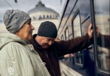 Одесский фотограф показал трогательные кадры эвакуации людей из Одессы