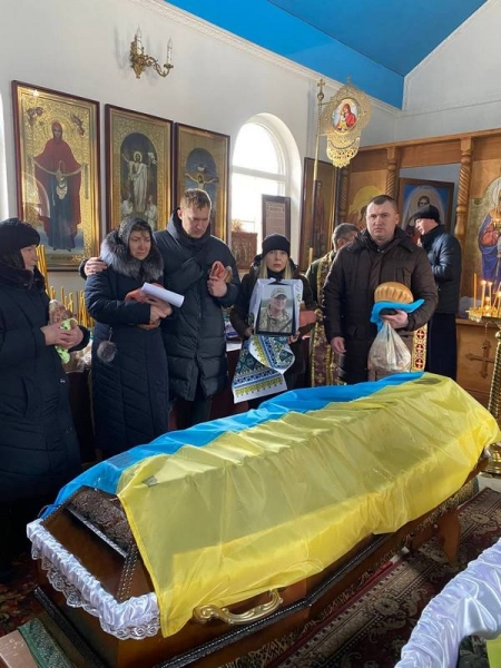 «Я поклявся захищати Україну і виховати свого сина патріотом, яким був його дід» — син загиблого Героя України