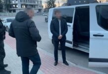 Под Львовом и.о. мэра требовал от волонтера 100 тысяч грн с автобуса с гуманитаркой