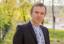 Святослав Вакарчук выступил в метро Киева