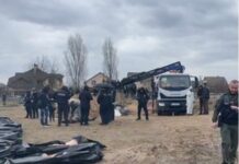 У Бучі почали ексгумацію 40 тіл з братської могили — майже всі люди були застрелені