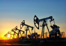 Нефть продолжает дорожать после достижения трехмесячного максимума