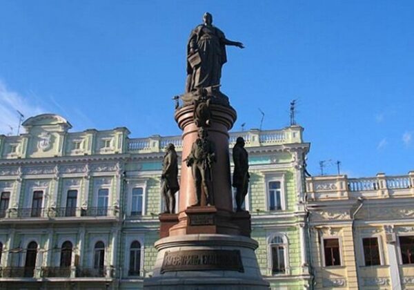 Одесская ОВА рекомендует Труханову рассмотреть снос памятника Екатерине II