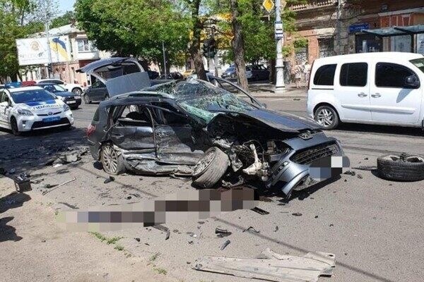 Серьезное ДТП на Колонтаевской: пострадали три человека Серьезное ДТП на Колонтаевской: пострадали три человека