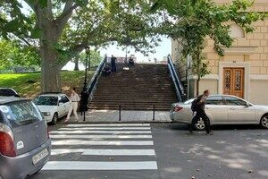 Стало приятно ходить: в переулке Чайковского установили антипарковочные столбики