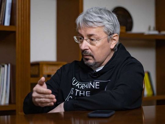 Кошти на культуру не менш важливі, ніж на дрони: міністр культури Ткаченко подав у відставку