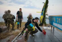 Справжній ляпас для росії: експерт про візит Зеленського на Зміїний