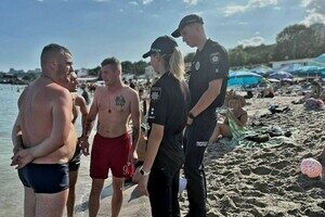 На одном из пляжей Одессы в воде обнаружили предмет похожий на мину (обновлено)