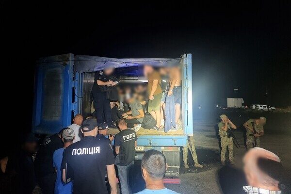 Хотел вывезти за границу более 40 уклонистов: в Одесской области избрали меру пресечения зерноперевозчику