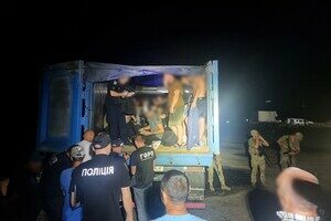 Хотел вывезти за границу более 40 уклонистов: в Одесской области избрали меру пресечения зерноперевозчику