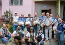 Українські волонтери та благодійники продовжують допомагати мешканцям Херсону