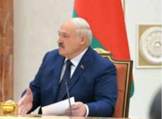 «Нікому ми не потрібні»: Лукашенко піддався паніці і заговорив про крах росії