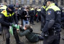 Массовые задержания на несанкционированной демонстрации в Амстердаме