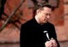 Продажи Tesla упали из-за политической активности Маска