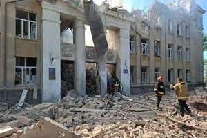 РФ атаковала баллистикой учебное заведение в Одесской области: под завалами могут быть люди (обновлено)