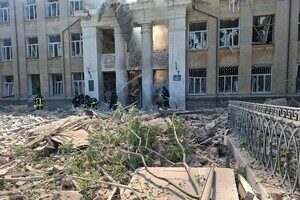 РФ атаковала баллистикой учебное заведение в Одесской области: под завалами могут быть люди (обновлено)