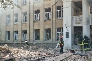 РФ атаковала баллистикой учебное заведение в Одесской области: под завалами могут быть люди (обновлено)