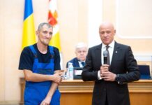 Строил фортификационные сооружения: в Одессе вручили награду коммунальщику