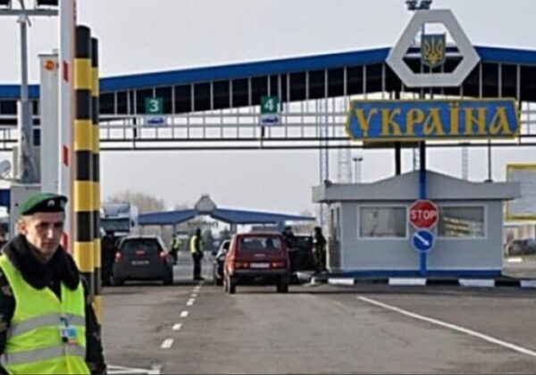 В ГПСУ объяснили, с какими документами будут выпускать за границу мужчин 18-22 лет
