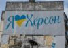 Через ризик для життя автівки їздять по дорогах міста на швидкості під сто кілометрів: як живуть мешканці Херсону