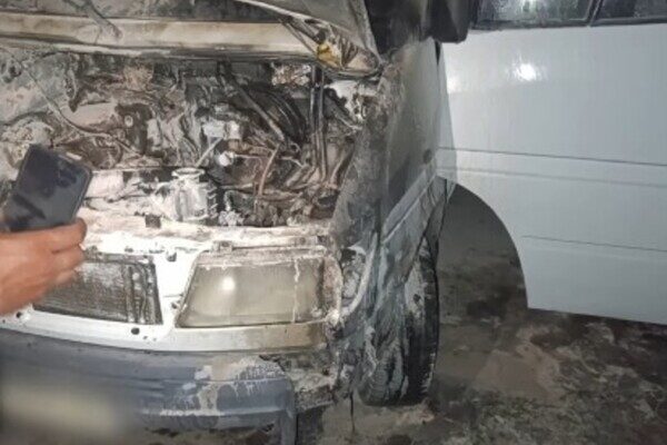 В Одессе молодой человек поджег четыре автомобиля: подробности преступления