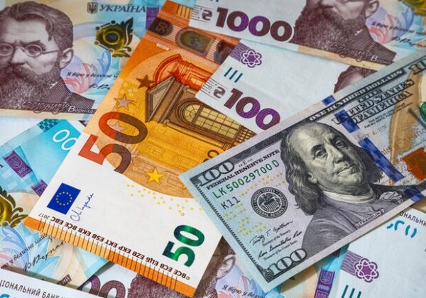 В Украине подешевела валюта: какой курс доллара и евро 26 декабря предлагают банки и обменники