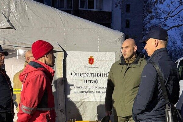 В квартирах заблокировало людей, есть пострадавшие: последствия ночной атаки БпЛА на Одессу (обновлено)