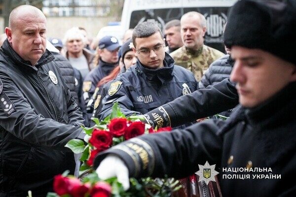 Погиб на востоке Украины: в Одессе простились с полицейским Николаем Яковецким