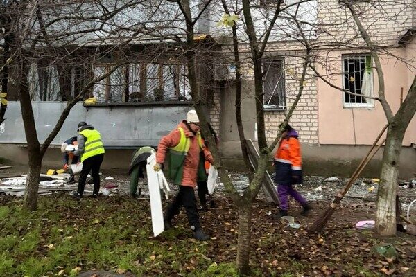 В квартирах заблокировало людей, есть пострадавшие: последствия ночной атаки БпЛА на Одессу (обновлено)