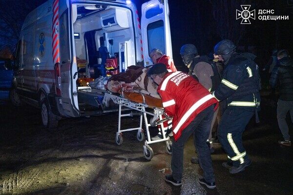В квартирах заблокировало людей, есть пострадавшие: последствия ночной атаки БпЛА на Одессу (обновлено)