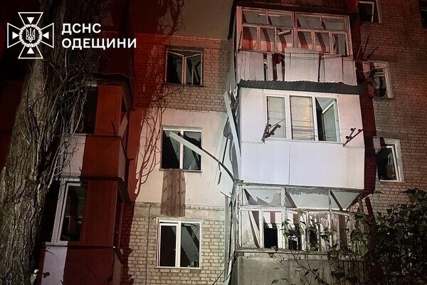 В квартирах заблокировало людей, есть пострадавшие: последствия ночной атаки БпЛА на Одессу (обновлено)
