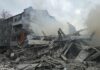 Російські окупанти вдарили двома ракетами по багатоповерхівці в Харкові: показали жахливі кадри (фото, відео)