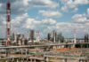 В росії вибухи через атаку дронів: горить нафтобаза, влада може евакуювати людей