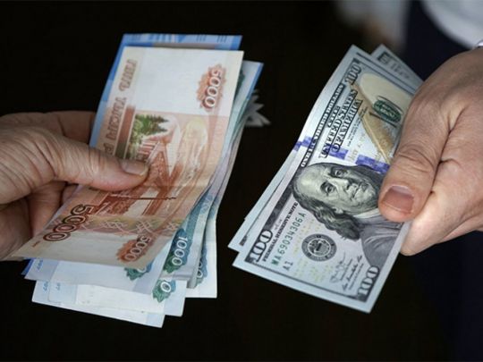 Несподіваний розворот до долара: росія намагається спокусити адміністрацію Трампа спільними проєктами