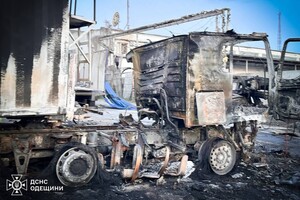 РФ ударила по судну и резервуарам с маслом в Одесской области: пострадал человек