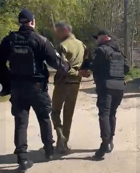 Переполох у Львові: неадекват відкрив стрілянину у квартирі (фото, відео)