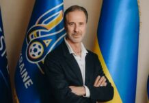 Головним тренером збірної України з футболу вперше став іноземець: у нього жовто-синє тату із тризубом на спині (фото)