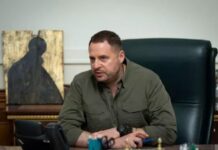 Скандал навколо СБУ: у машині водія Єрмака виявили «плани призначень»
