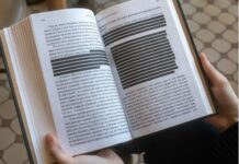 У росії почали закреслювати тексти в книжках: під цензуру потрапила навіть класика