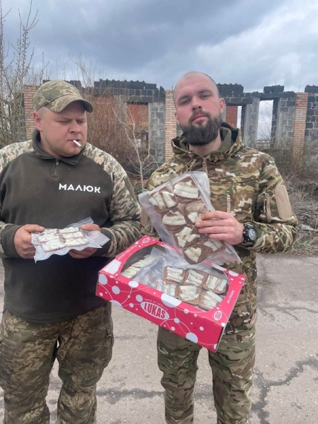 Вижити в норі легше з матрацом, подушкою і бутербродом з салом: як волонтерка з Лубен досі закриває базові потреби фронту