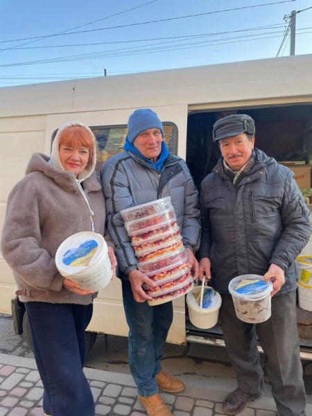 Вижити в норі легше з матрацом, подушкою і бутербродом з салом: як волонтерка з Лубен досі закриває базові потреби фронту