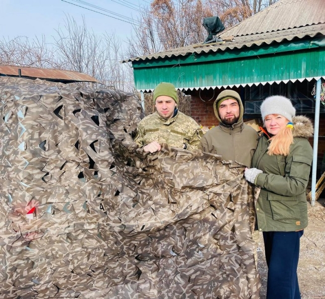Вижити в норі легше з матрацом, подушкою і бутербродом з салом: як волонтерка з Лубен досі закриває базові потреби фронту